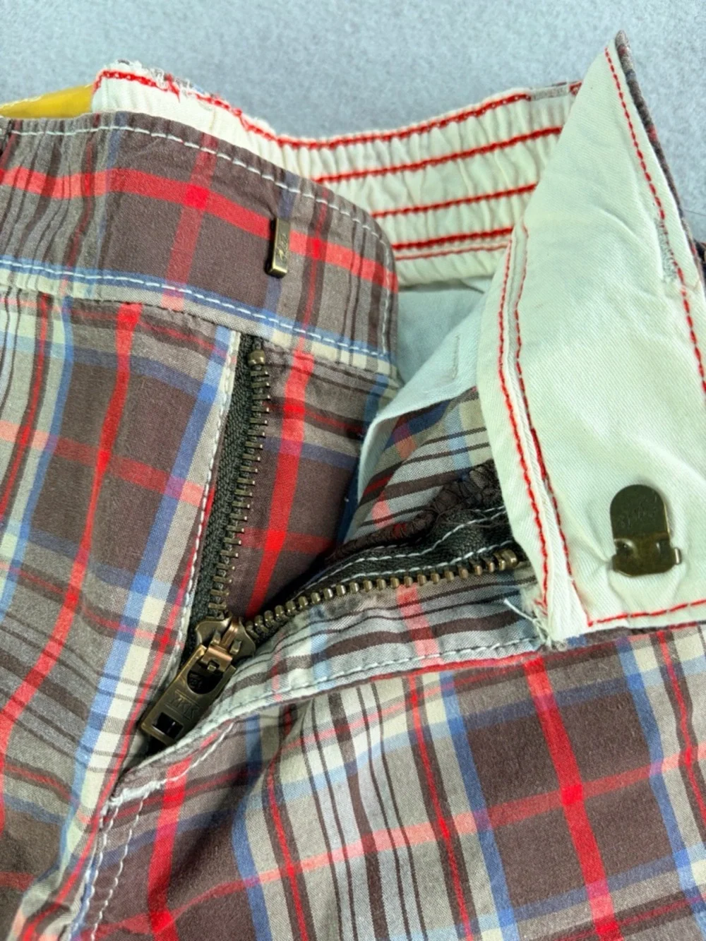 OshKosh Brown Plaid Short Chinos Pants Boys 4T Brown White Red Blue